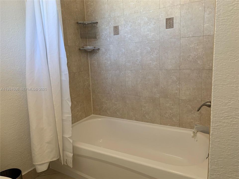 For Rent: $1,850 (1 beds, 1 baths, 709 Square Feet)