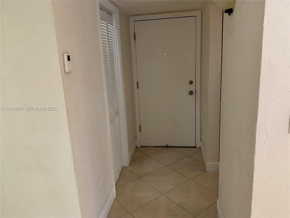 For Rent: $1,850 (1 beds, 1 baths, 709 Square Feet)