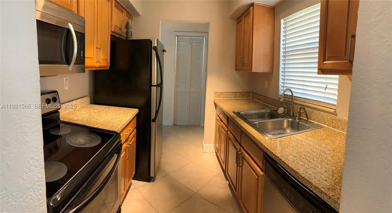 For Rent: $1,850 (1 beds, 1 baths, 709 Square Feet)