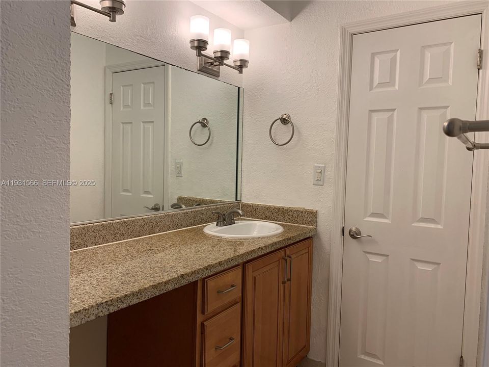 For Rent: $1,850 (1 beds, 1 baths, 709 Square Feet)