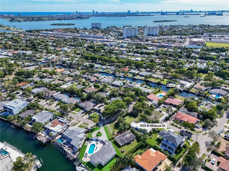 На продажу: $1,295,000 (3 спален, 2 ванн, 1625 Квадратных фут)