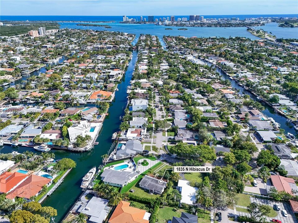 На продажу: $1,295,000 (3 спален, 2 ванн, 1625 Квадратных фут)