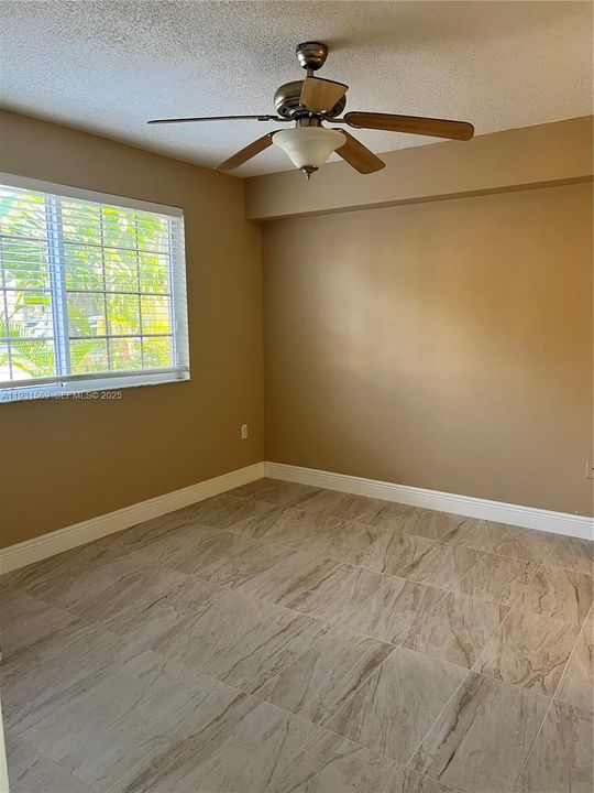 出租: $2,900 (2 贝兹, 2 浴室, 1054 平方英尺)