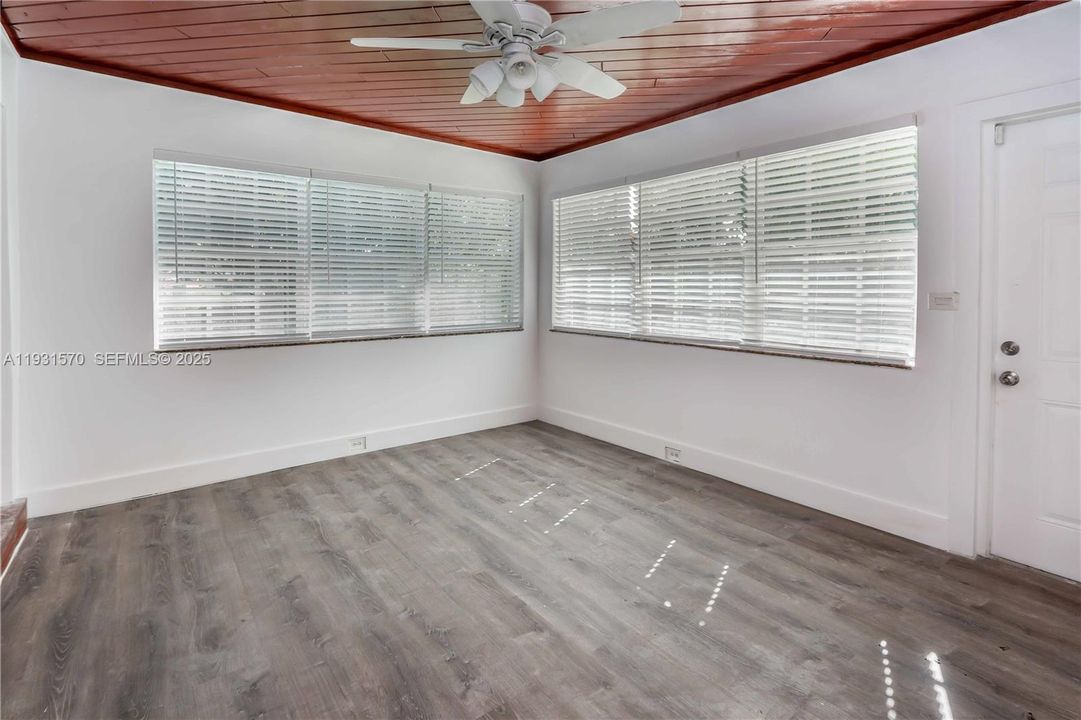 For Sale: $590,000 (3 beds, 2 baths, 1437 Square Feet)