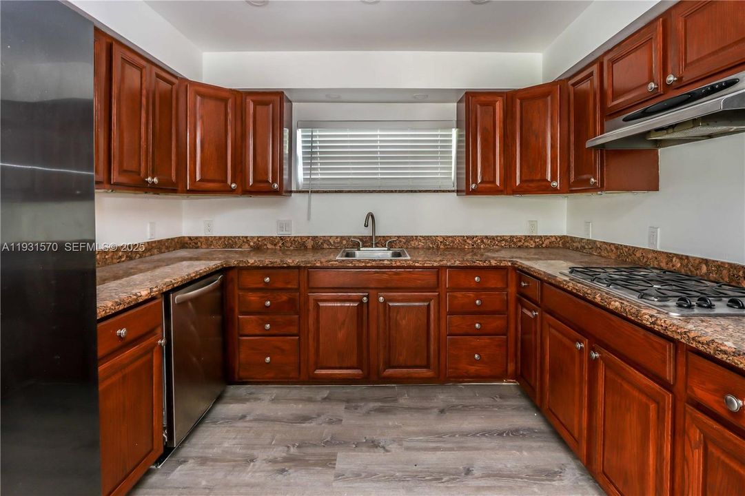 For Sale: $590,000 (3 beds, 2 baths, 1437 Square Feet)