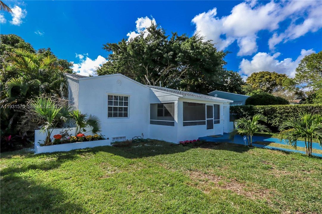 For Sale: $590,000 (3 beds, 2 baths, 1437 Square Feet)