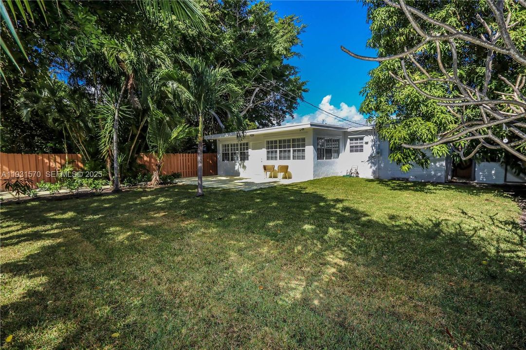 For Sale: $590,000 (3 beds, 2 baths, 1437 Square Feet)