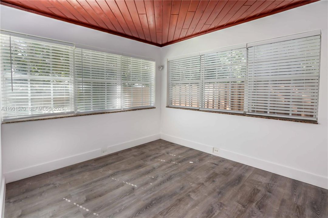 For Sale: $590,000 (3 beds, 2 baths, 1437 Square Feet)