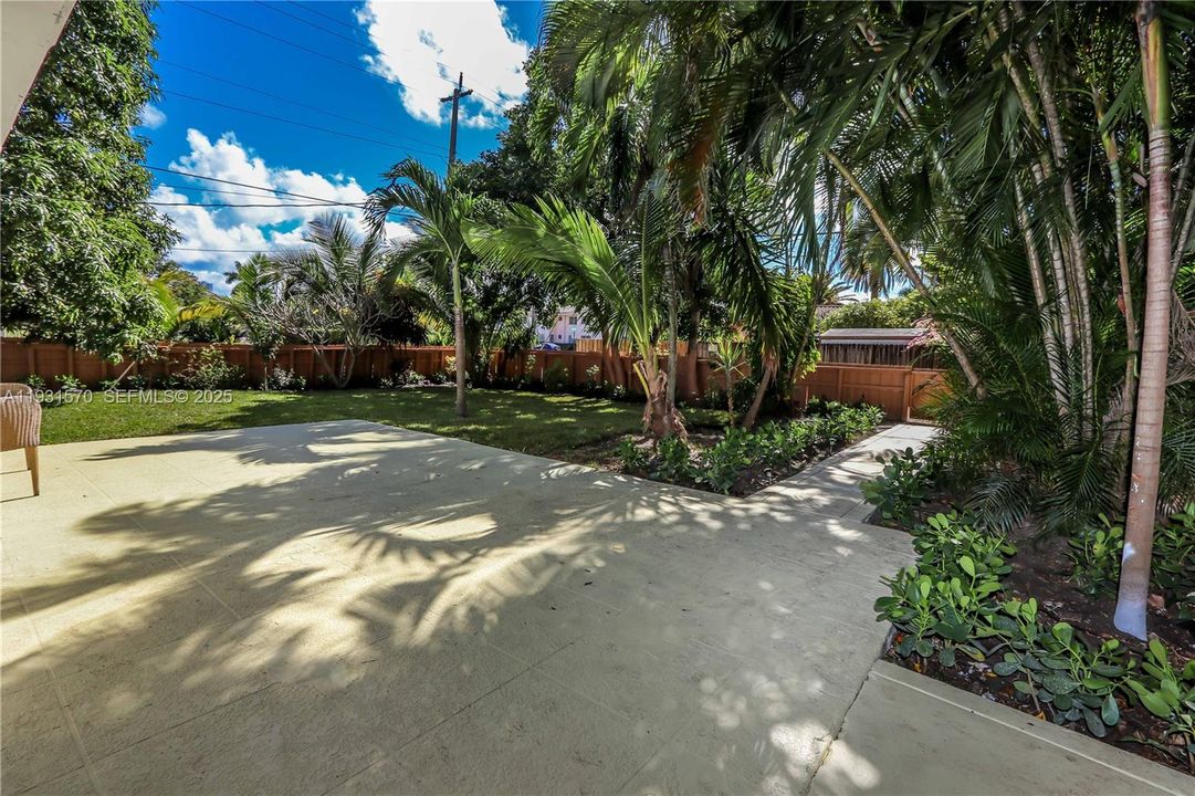 For Sale: $590,000 (3 beds, 2 baths, 1437 Square Feet)