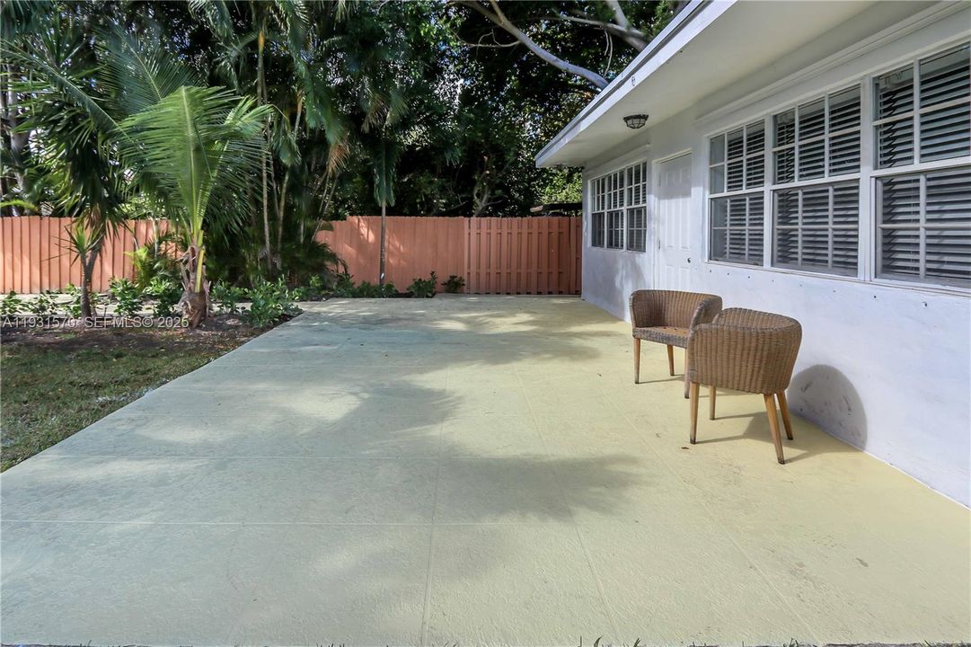 For Sale: $590,000 (3 beds, 2 baths, 1437 Square Feet)