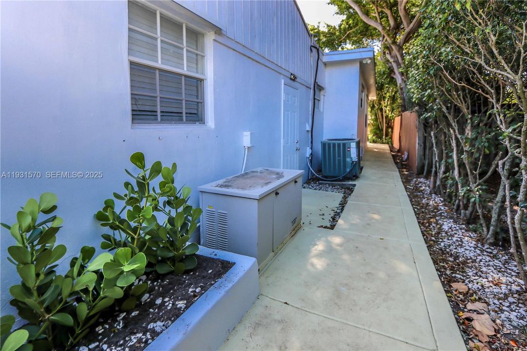 For Sale: $590,000 (3 beds, 2 baths, 1437 Square Feet)