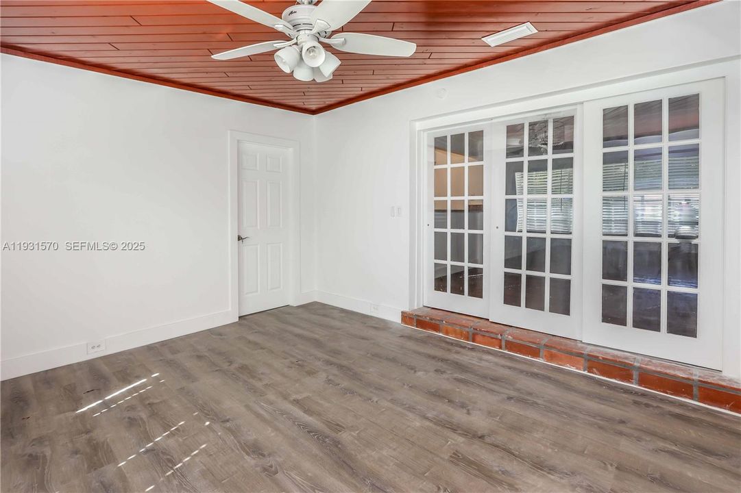 For Sale: $590,000 (3 beds, 2 baths, 1437 Square Feet)