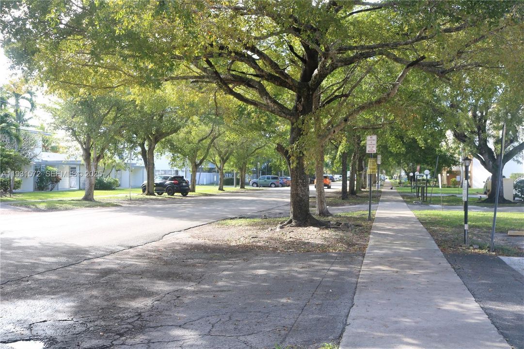 待售: $165,000 (1 贝兹, 1 浴室, 898 平方英尺)