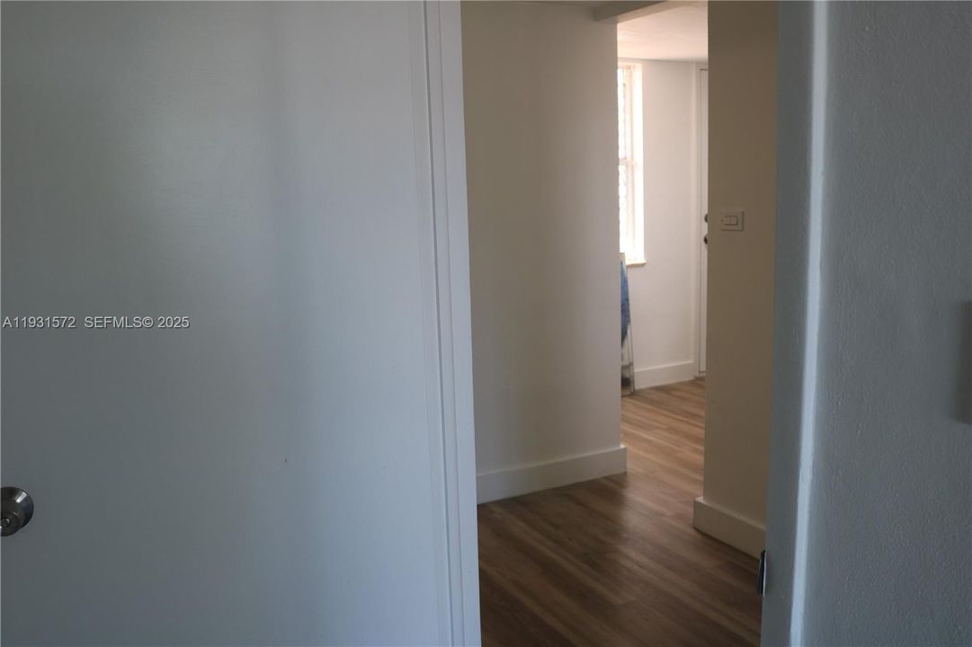 待售: $165,000 (1 贝兹, 1 浴室, 898 平方英尺)