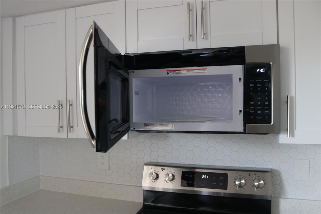 待售: $165,000 (1 贝兹, 1 浴室, 898 平方英尺)