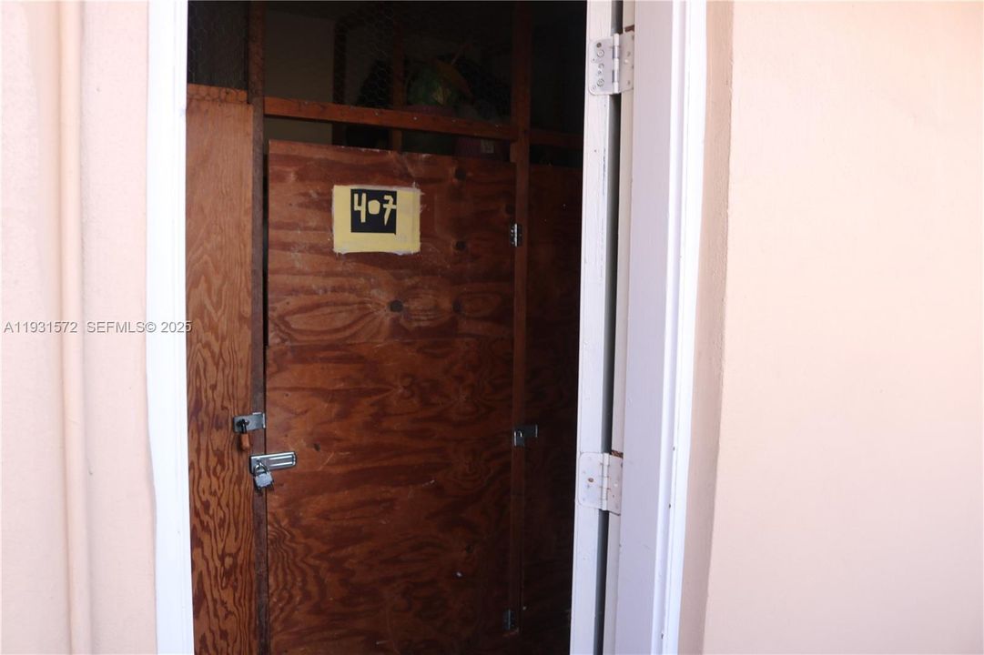 待售: $165,000 (1 贝兹, 1 浴室, 898 平方英尺)