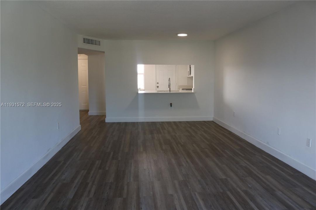 待售: $165,000 (1 贝兹, 1 浴室, 898 平方英尺)