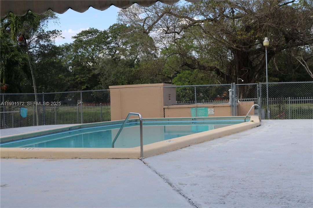 待售: $165,000 (1 贝兹, 1 浴室, 898 平方英尺)