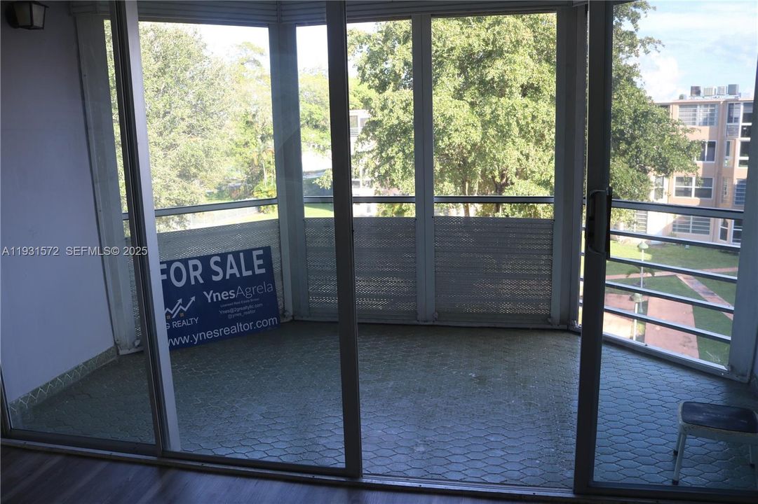 待售: $165,000 (1 贝兹, 1 浴室, 898 平方英尺)