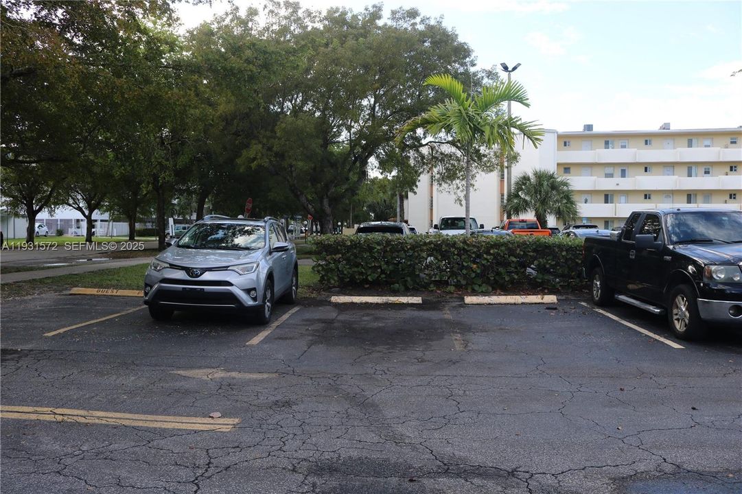 待售: $165,000 (1 贝兹, 1 浴室, 898 平方英尺)