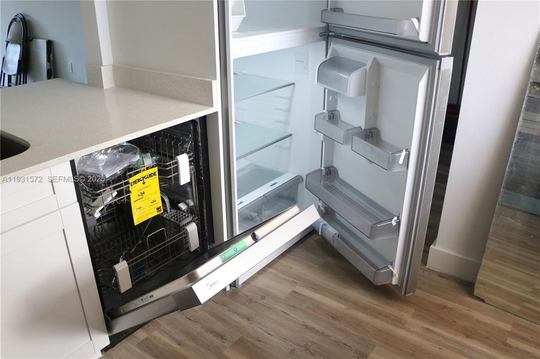 待售: $165,000 (1 贝兹, 1 浴室, 898 平方英尺)