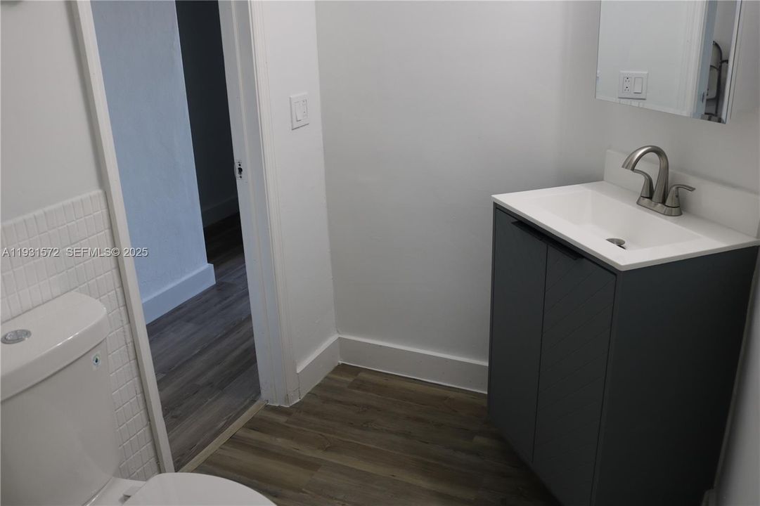 待售: $165,000 (1 贝兹, 1 浴室, 898 平方英尺)