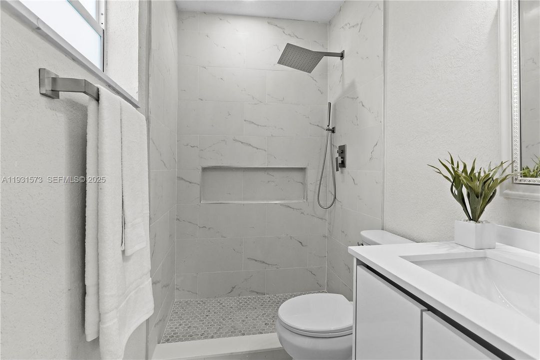 En Venta: $549,900 (3 camas, 2 baños, 1340 Pies cuadrados)