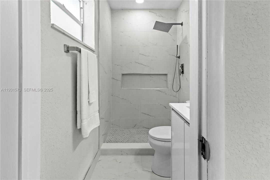 En Venta: $549,900 (3 camas, 2 baños, 1340 Pies cuadrados)