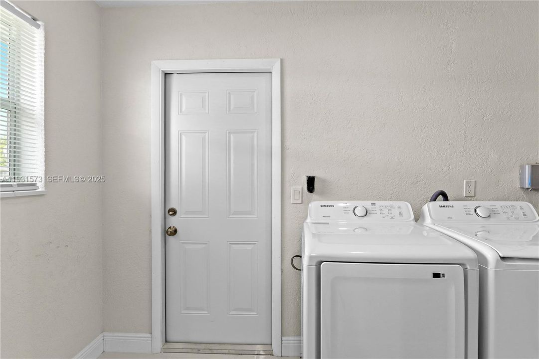 En Venta: $549,900 (3 camas, 2 baños, 1340 Pies cuadrados)