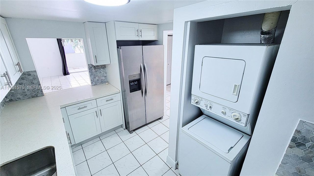 For Rent: $2,225 (2 beds, 2 baths, 960 Square Feet)