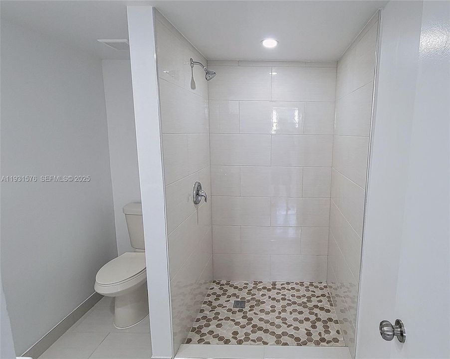 For Rent: $2,225 (2 beds, 2 baths, 960 Square Feet)