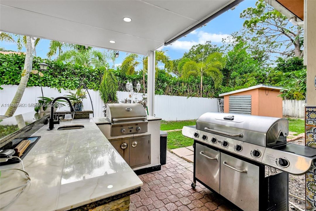 出租: $15,000 (5 贝兹, 4 浴室, 3483 平方英尺)