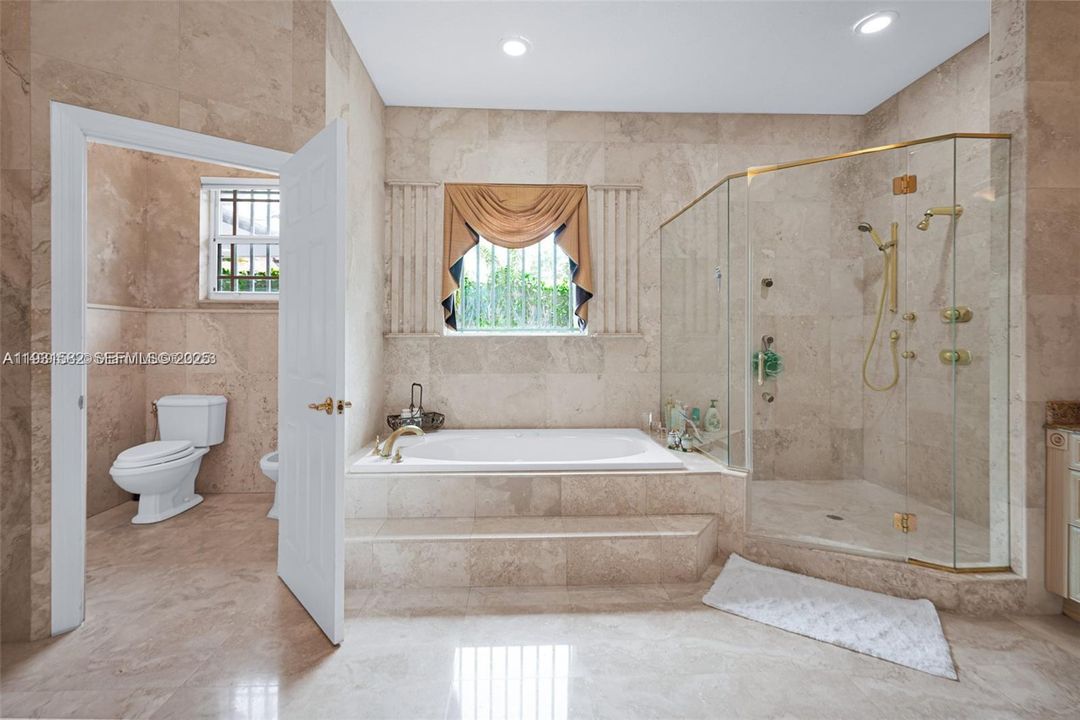 出租: $15,000 (5 贝兹, 4 浴室, 3483 平方英尺)