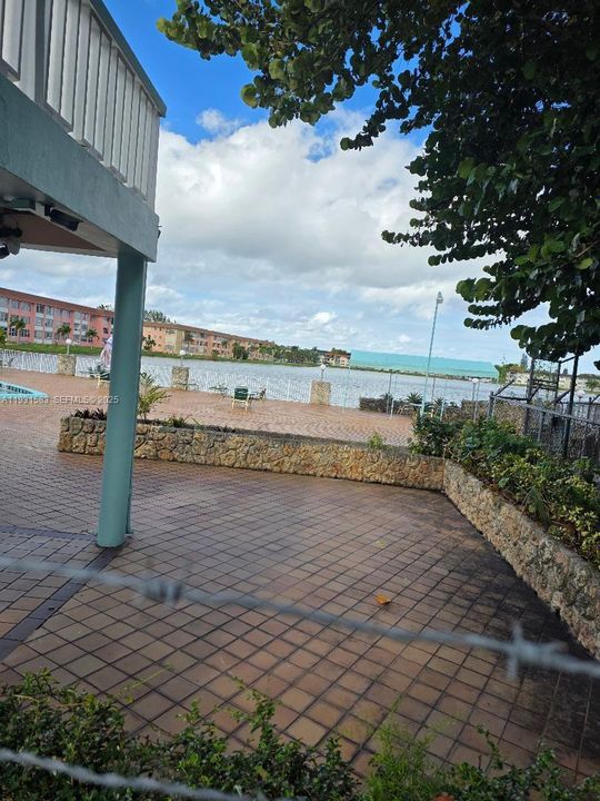 На продажу: $175,000 (2 спален, 2 ванн, 1132 Квадратных фут)