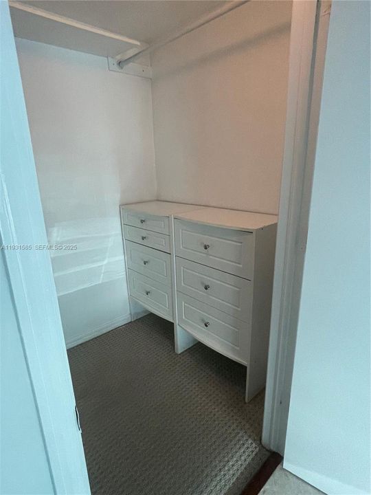 For Rent: $4,700 (2 beds, 2 baths, 1124 Square Feet)