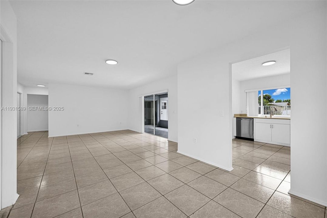 待售: $535,000 (3 贝兹, 2 浴室, 1285 平方英尺)