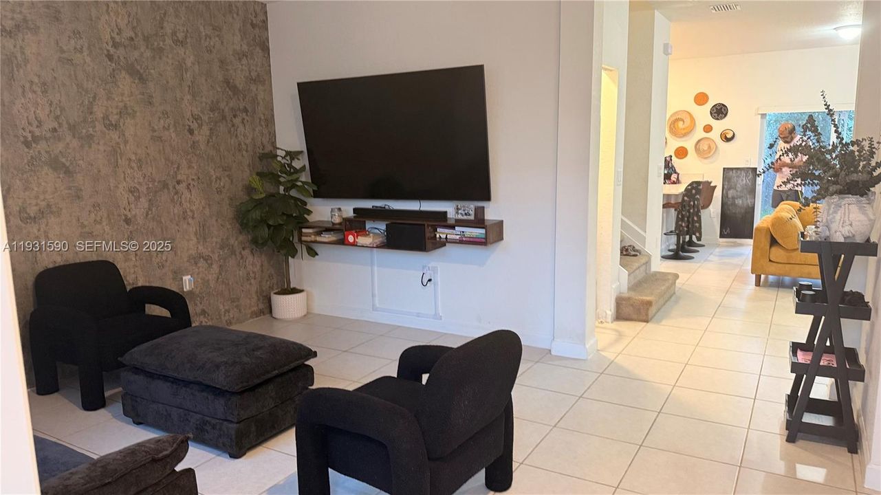 For Sale: $499 (3 beds, 2 baths, 1483 Square Feet)