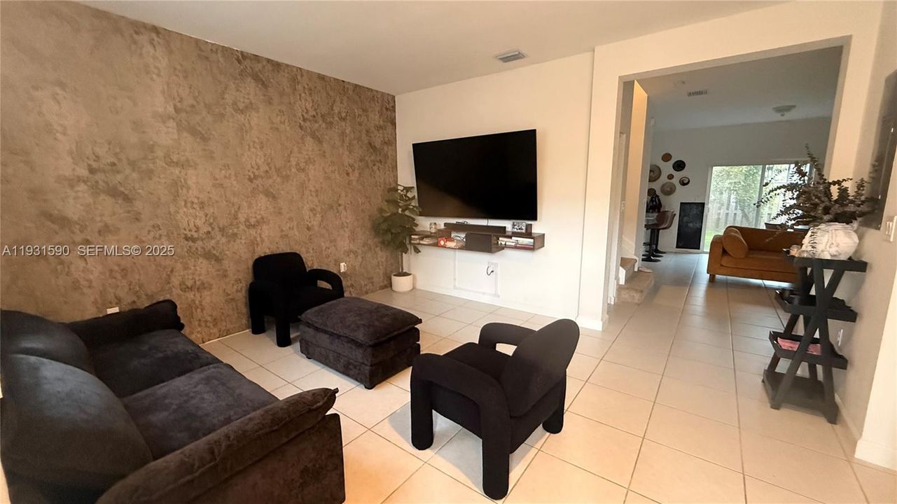 For Sale: $499 (3 beds, 2 baths, 1483 Square Feet)