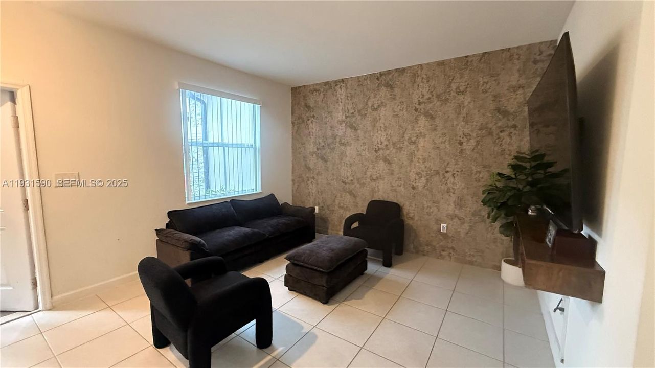 For Sale: $499 (3 beds, 2 baths, 1483 Square Feet)