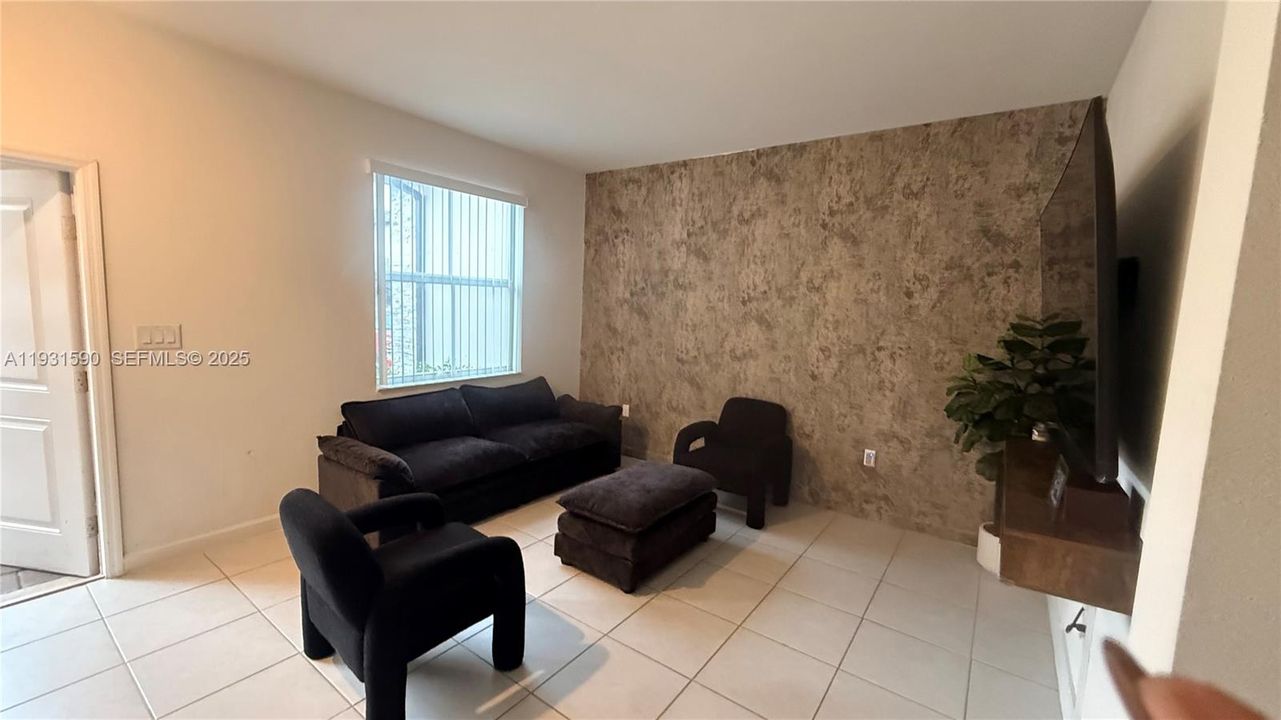 For Sale: $499 (3 beds, 2 baths, 1483 Square Feet)