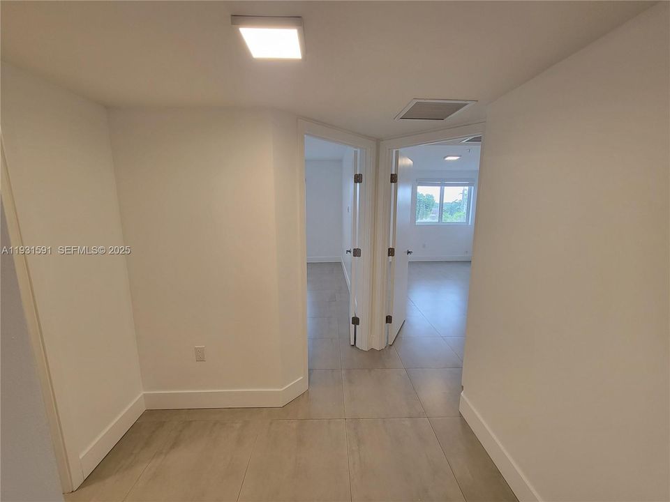 Activo con contrato: $2,350 (2 camas, 2 baños, 29413 Pies cuadrados)