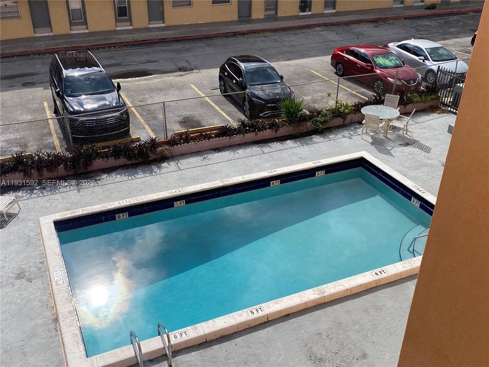 待售: $215,000 (1 贝兹, 1 浴室, 610 平方英尺)