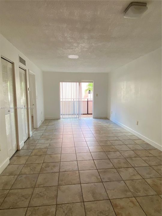 待售: $215,000 (1 贝兹, 1 浴室, 610 平方英尺)