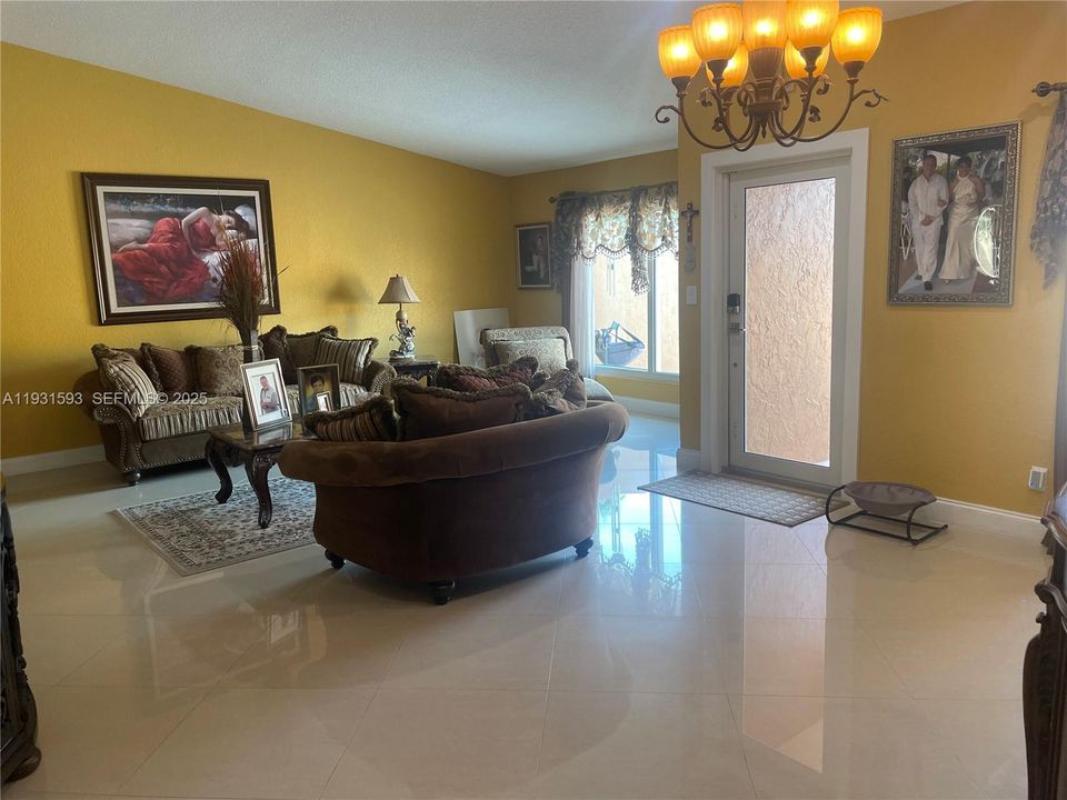 For Sale: $699,900 (4 beds, 3 baths, 1921 Square Feet)