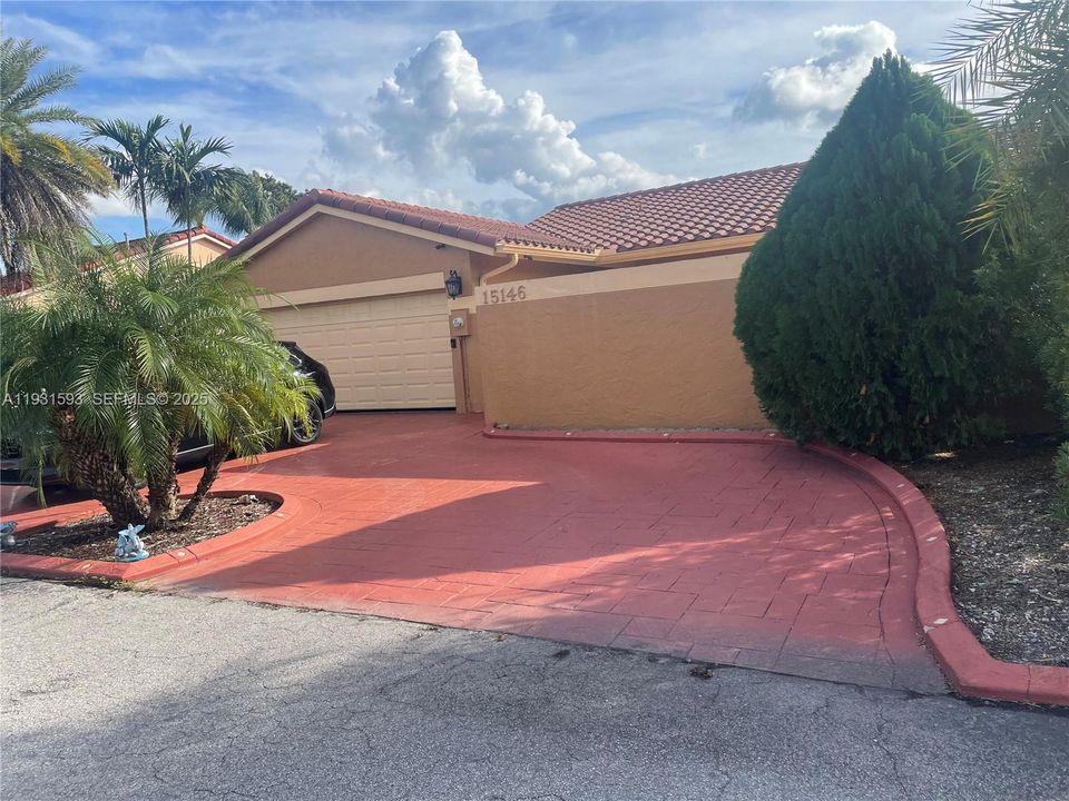 For Sale: $699,900 (4 beds, 3 baths, 1921 Square Feet)