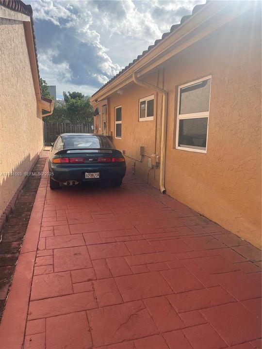 For Sale: $699,900 (4 beds, 3 baths, 1921 Square Feet)