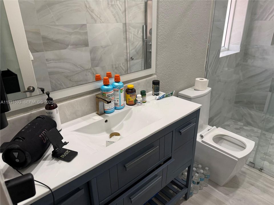 For Sale: $699,900 (4 beds, 3 baths, 1921 Square Feet)