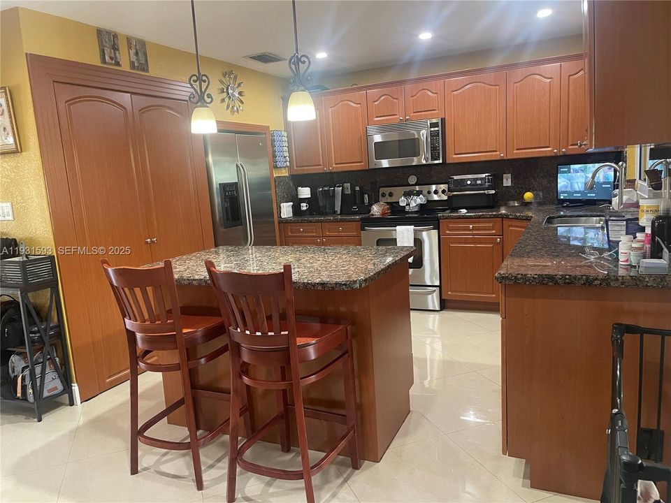 For Sale: $699,900 (4 beds, 3 baths, 1921 Square Feet)