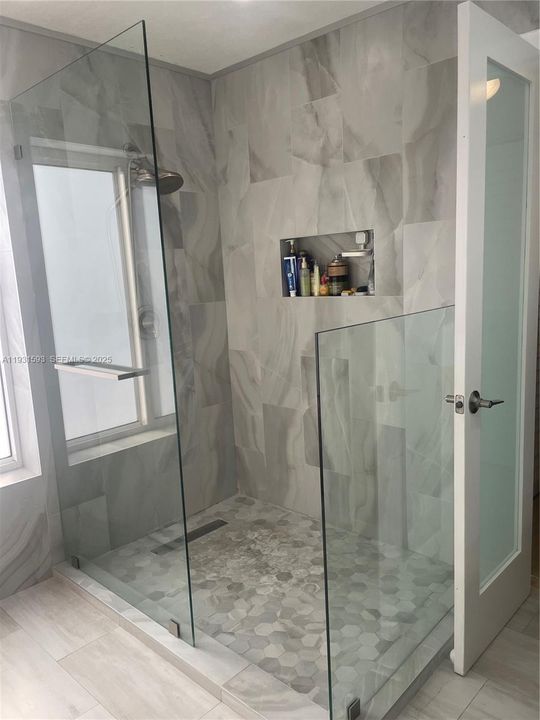 For Sale: $699,900 (4 beds, 3 baths, 1921 Square Feet)