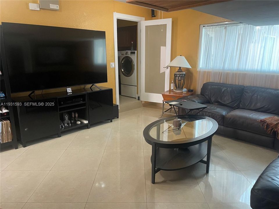 For Sale: $699,900 (4 beds, 3 baths, 1921 Square Feet)